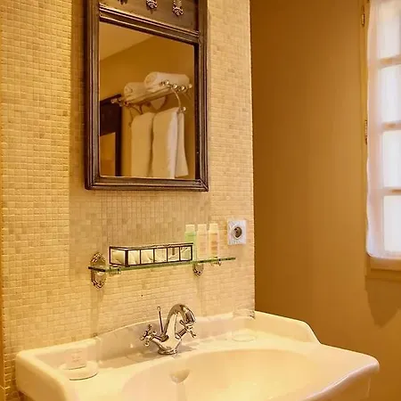 La Mazarin Hotel