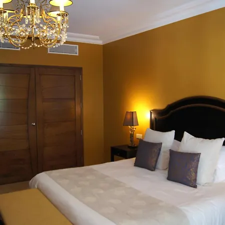 Отель La Mazarin Эг-Морт