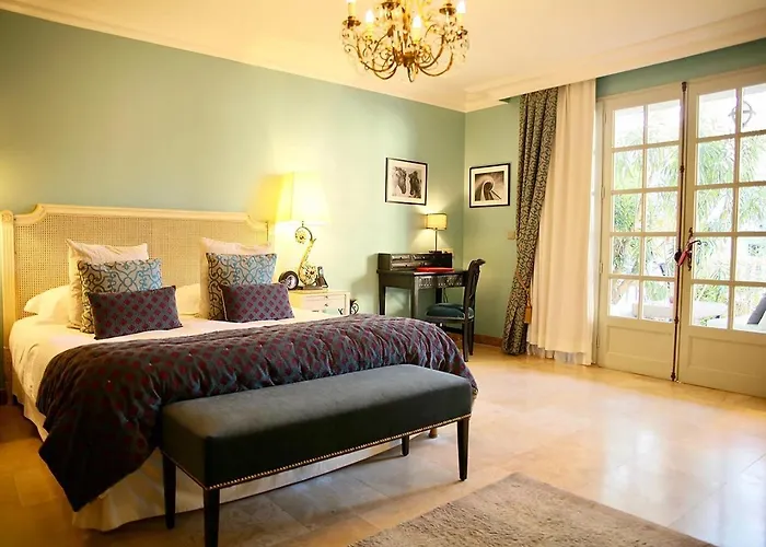 Отель La Mazarin Эг-Морт