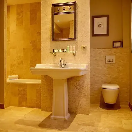 La Mazarin فندق 5*